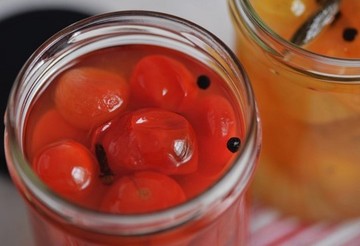 Candied Cherry Tomatoes with Spice